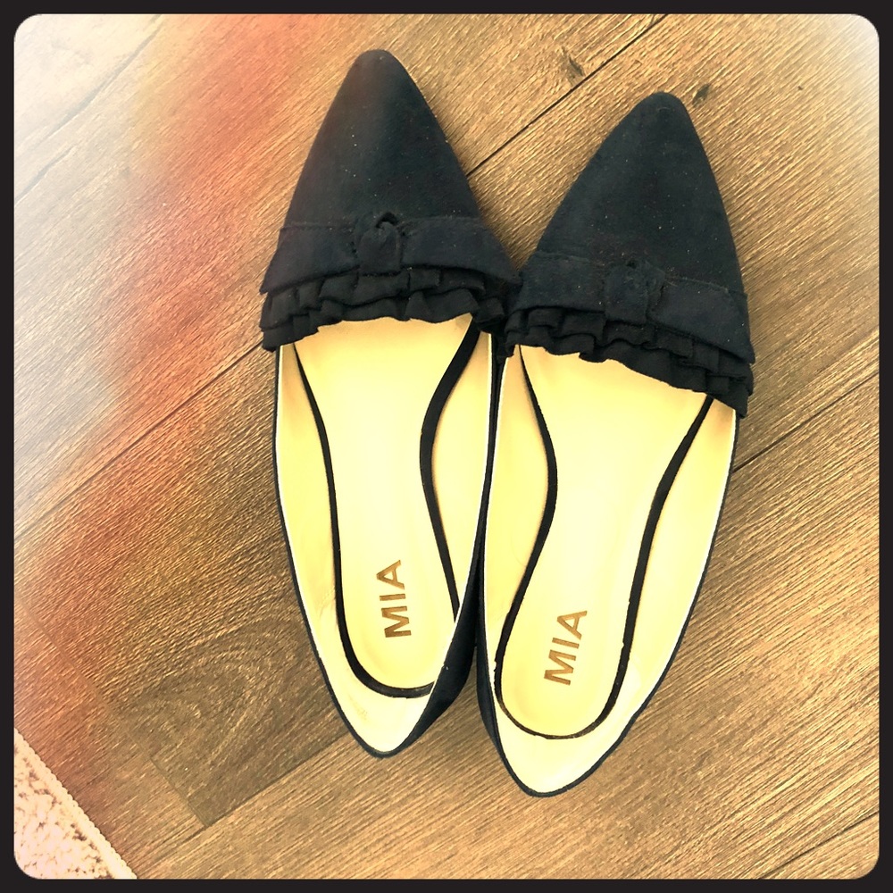 Classic navy flats
